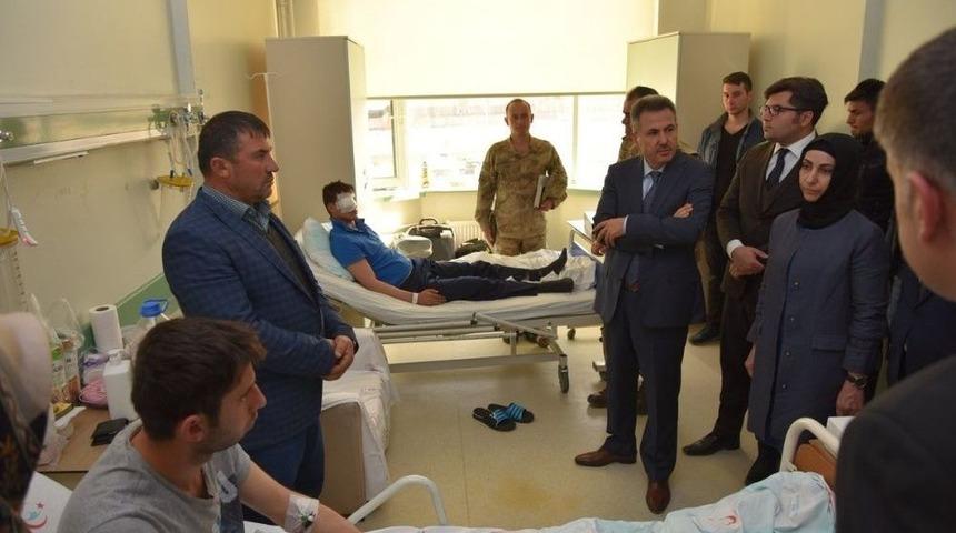 Vali Elban Yaralı Askerleri Ziyaret Etti