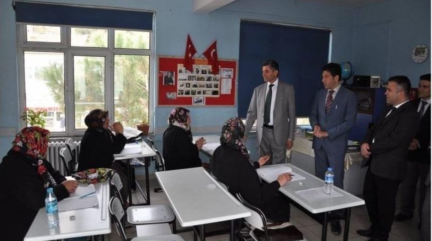 Tekirdağ Protokol&uuml;, Okuma Yazma &Ouml;ğrenen Kursiyerle Bir Araya Geldi