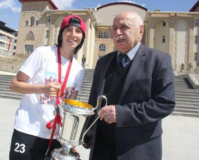 Hakkari&rsquo;de 1. Lig Coşkusu 2