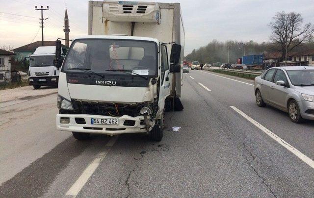 Otomobiller Kafa Kafaya Çarpıştı Yaralanan Olmadı