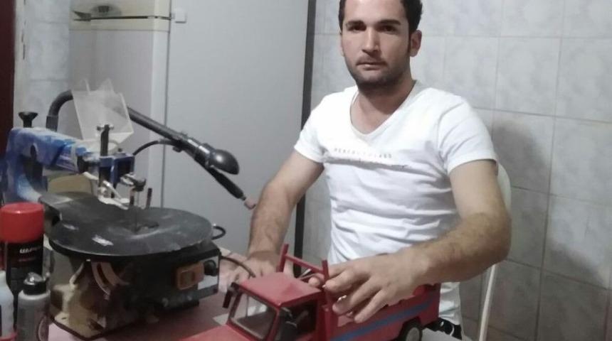 Evini At&ouml;lyeye &Ccedil;eviren Sanatkar, Destek Bekliyor