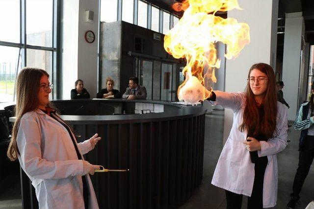 Tekden Fen Ve Anadolu Lisesi’nde Bilim Şenliği Düzenlendi