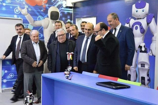 İbrahim Aydın Ortaokulu’nda Kodlama Ve Robotik Atölye Oluşturuldu