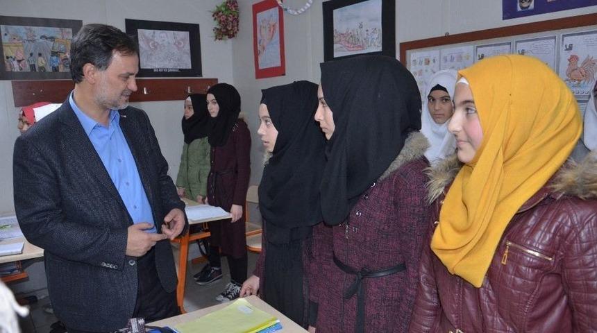 Kızılay Genel M&uuml;d&uuml;r&uuml; İbrahim Altan, M&uuml;lteci Kampını Gezdi