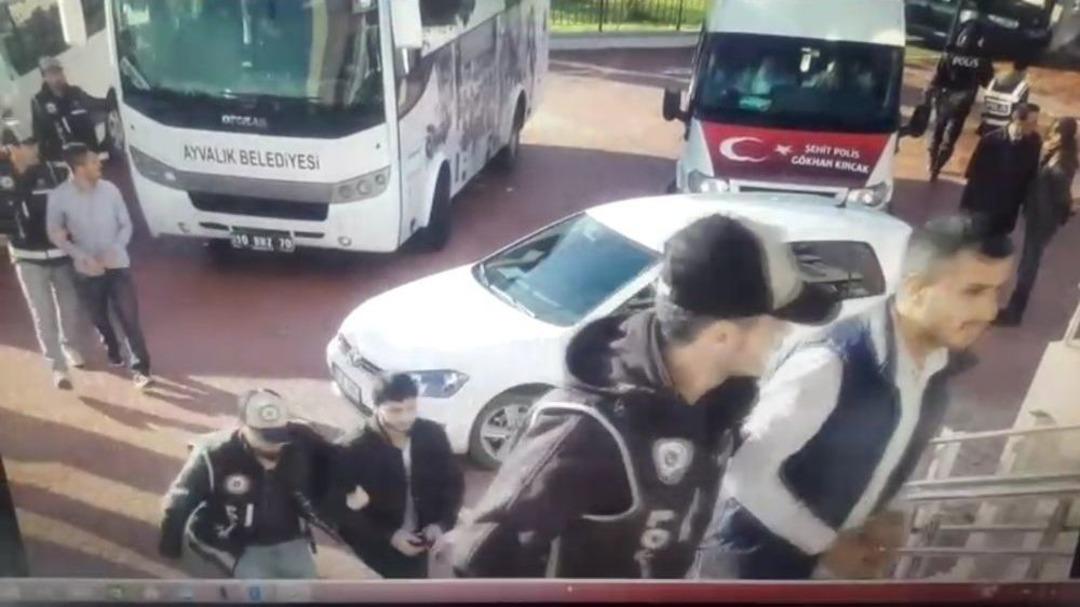 Ayvalık&rsquo;ta Su&ccedil; &Ouml;rg&uuml;t&uuml;ne Y&ouml;nelik Operasyonda 18 Kişi Tutuklandı