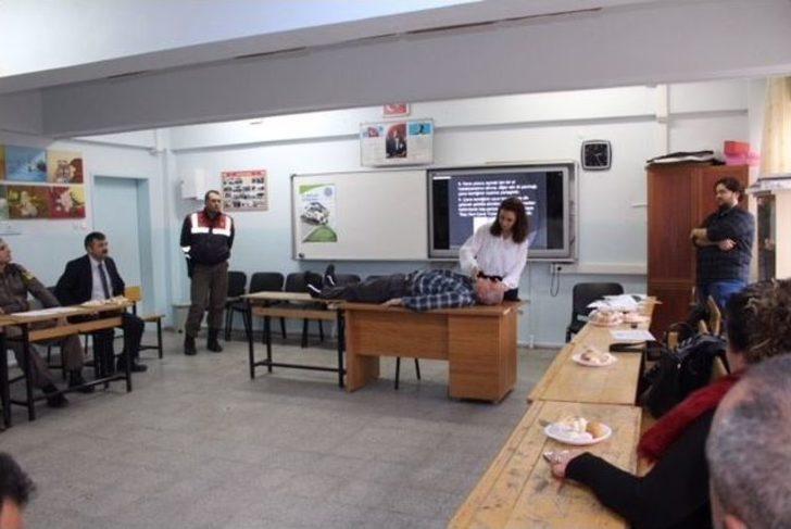 ‘iyi Dersler Şoför Amca’ Projesi Kapsamında Taşımalı Eğitim Servis Şoförlerine Eğitim Verildi G4