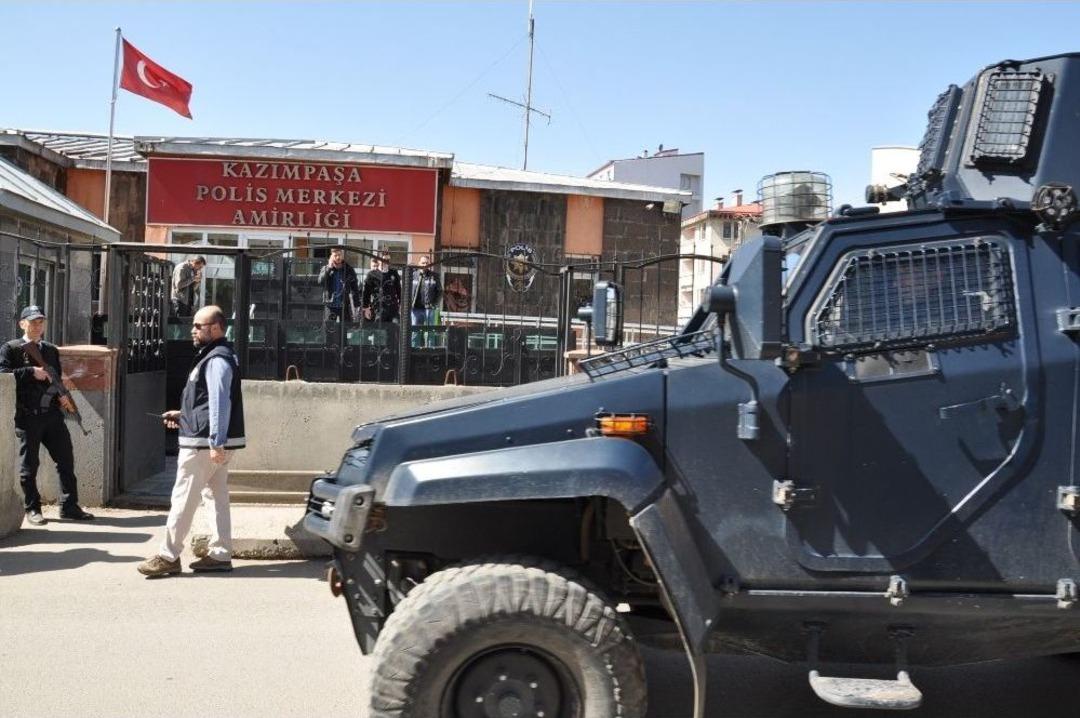 Kars&rsquo;ta Cinayet Zanlıları Adliyeye Sevk Edildi