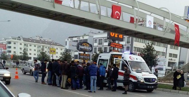 Karşı Geçmeye Çalışan Genç Kıza Kamyonet Çarptı: 1 Ağır Yaralı