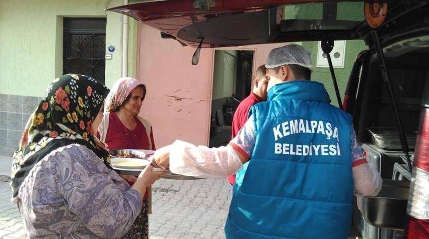 Kemalpaşa&rsquo;da İftar Yemekleri Belediyeden