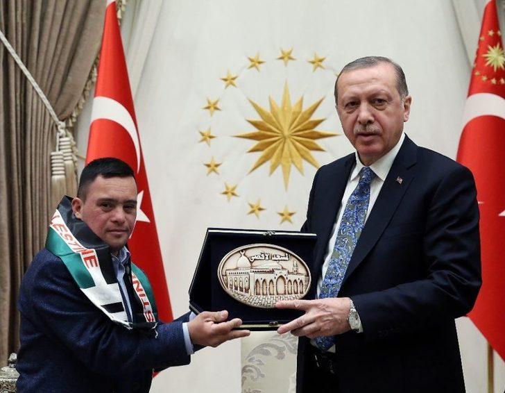 Cumhurbaşkanı Erdoğan, Down Sendromlu Filistinli Muhammed Et-tavil Kabul Etti G1