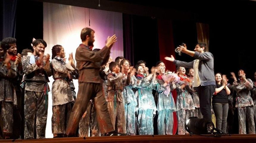 Sui Generis&rsquo;ten &rsquo;cevahir&rsquo; Tiyatro Oyunu