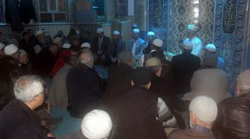 Laleli Camii&rsquo;nde Hatim, Sohbet Ve Dua