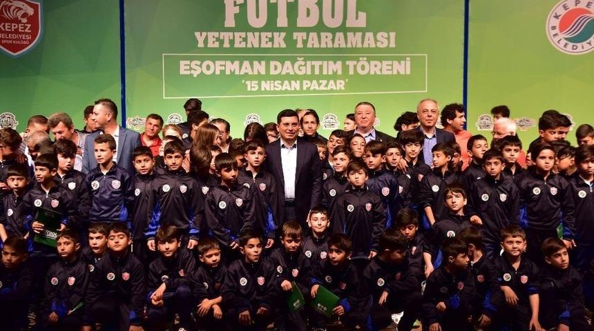 Gen&ccedil; Yeteneklere Eşofman