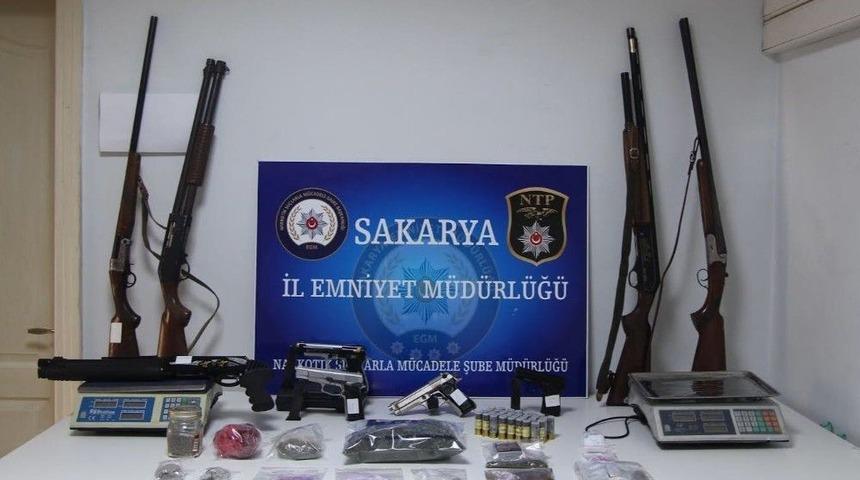 Sakarya&rsquo;da Sokak Satıcılarına Operasyon: 18 G&ouml;zaltı