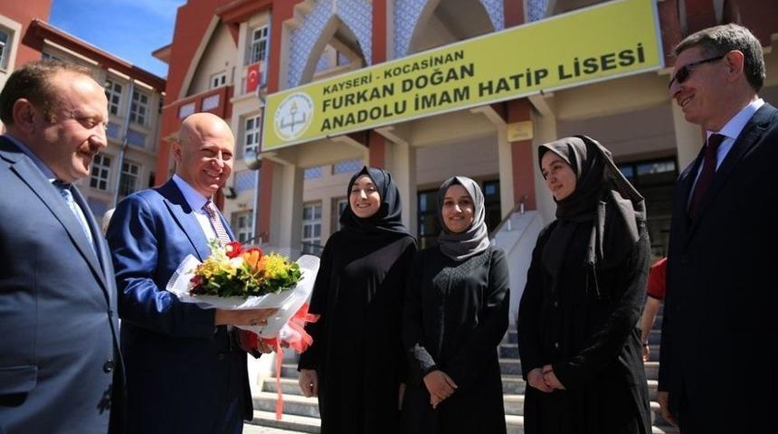 Başkan &Ccedil;olakbayrakdar Liseli Gen&ccedil;lerle Bir Araya Geldi