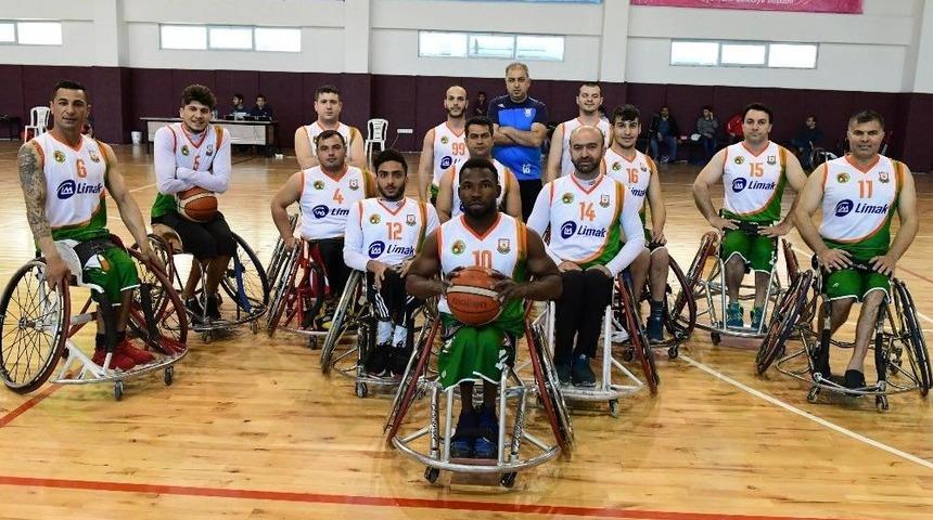 Süper Ligi Garantileyen Büyükşehir Liderlik Yolunda