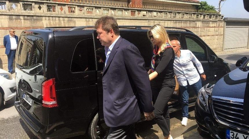 Demirören Ailesi Taziyeleri Kabul Ediyor