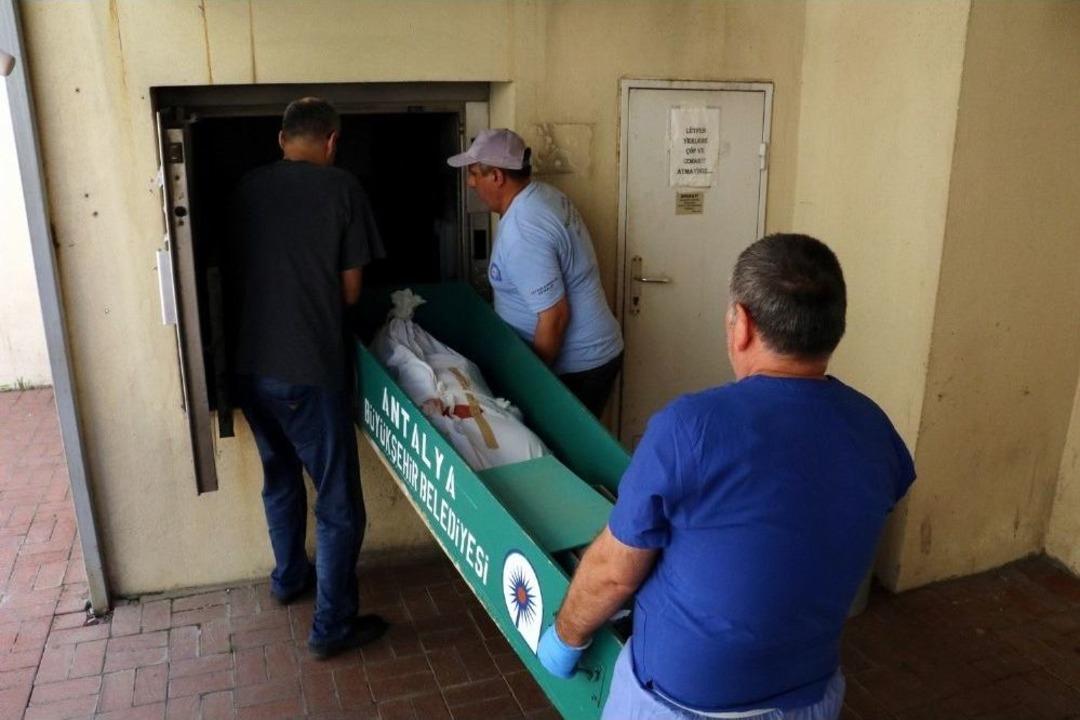 Bir Tabut İ&ccedil;erisinde İki Acı