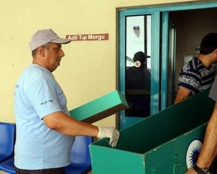 Bir Tabut İçerisinde İki Acı G4