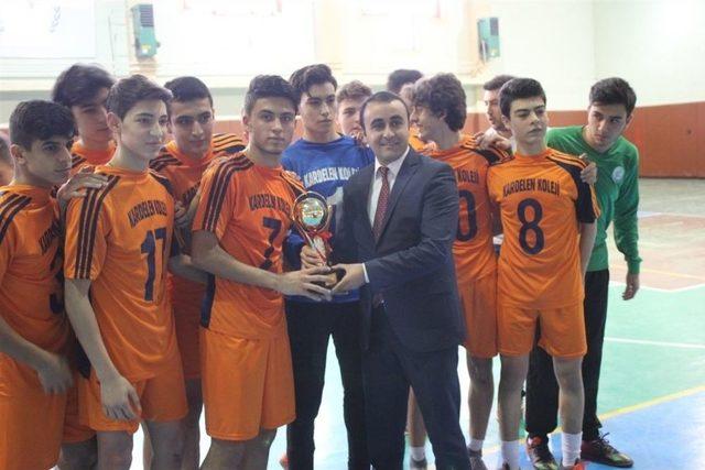 Futsal Turnuvasında Kardelen Koleji Şampiyon Oldu