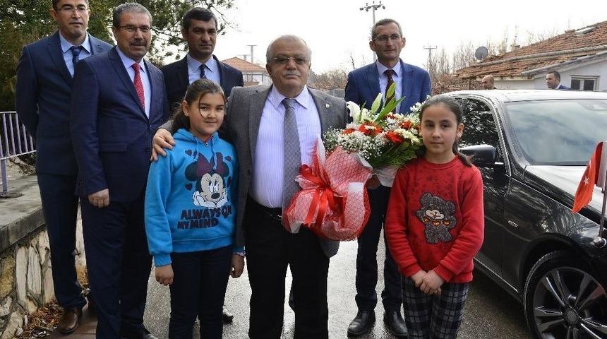 Vali Necati Şent&uuml;rk: &ldquo;g&ouml;&ccedil;men &Ccedil;ocukların Eğitimlerini &Ouml;nemsiyoruz&rdquo;