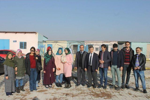 Karaman’da Kyk’lı Öğrenciler Sınav Stresini Hayvan Barınağını Gezerek Attı