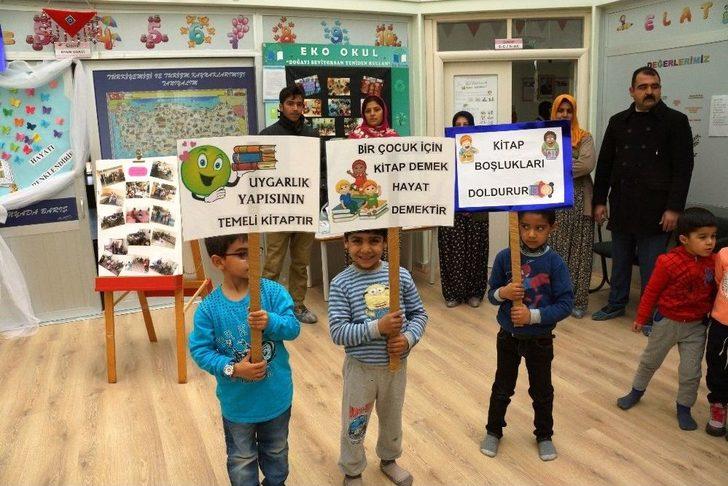 Çocuklar Evde Aileleriyle Birlikte Kitap Okuyacak G1