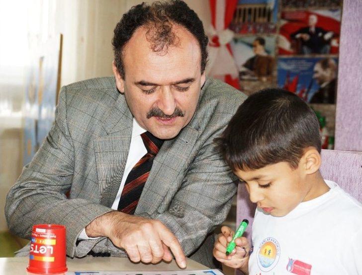 Çocuklar Evde Aileleriyle Birlikte Kitap Okuyacak G5