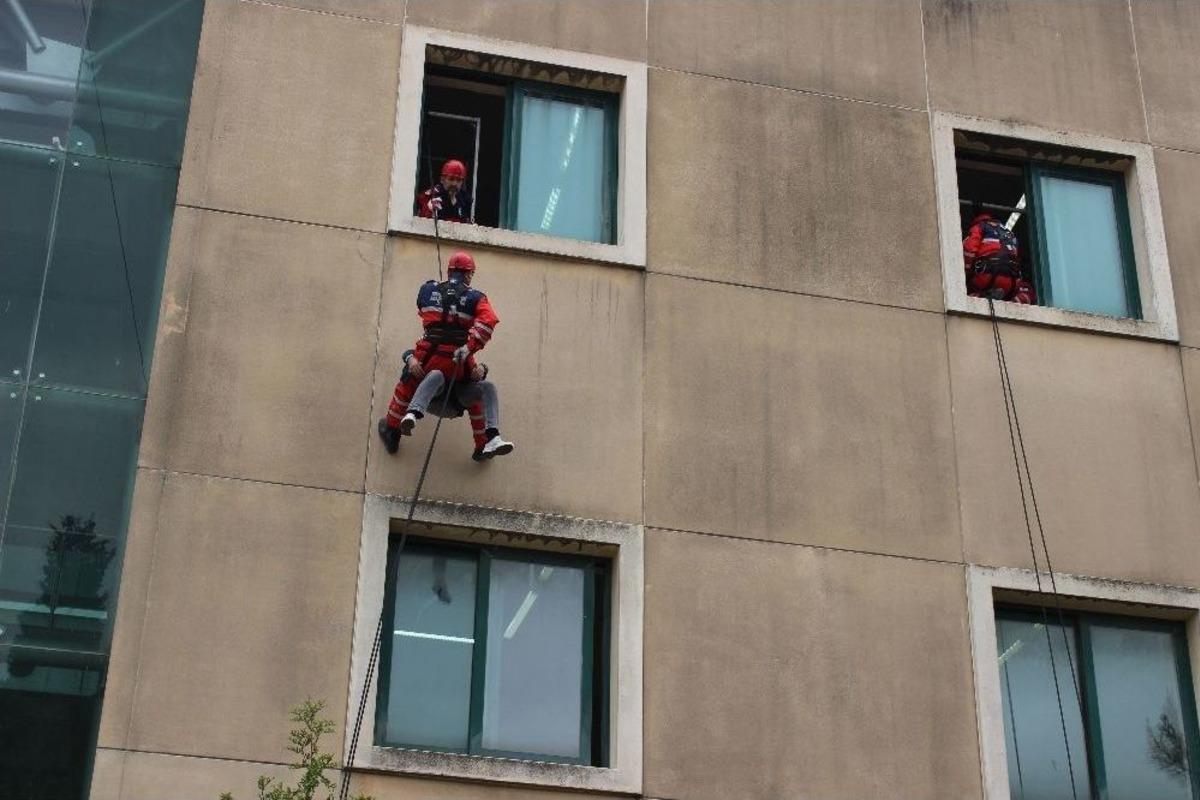 &Uuml;niversitede Ger&ccedil;eği Aratmayan Tatbikat