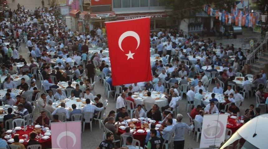 Mereto Eteklerinde Dev Ramazan Sofrası Kuruldu