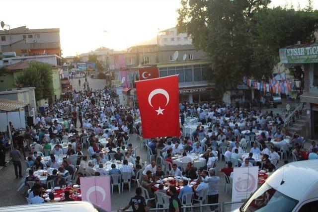 Mereto Eteklerinde Dev Ramazan Sofrası Kuruldu