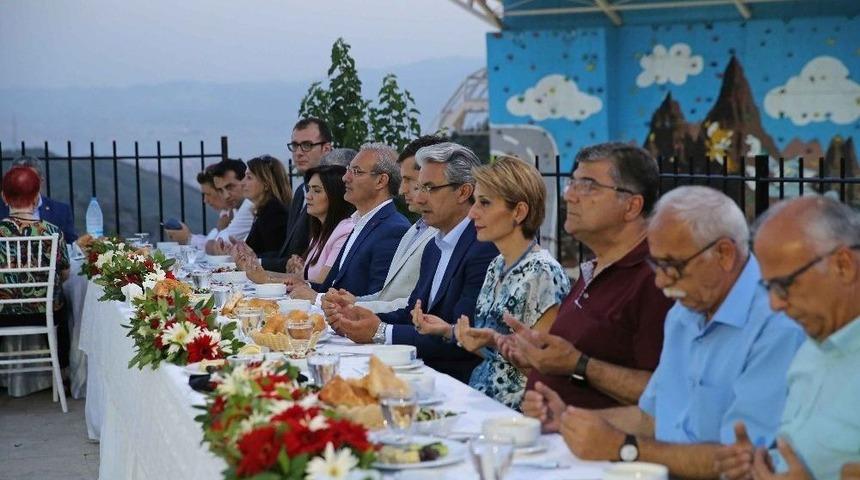 Karşıyaka&rsquo;da Birlik Sofrası