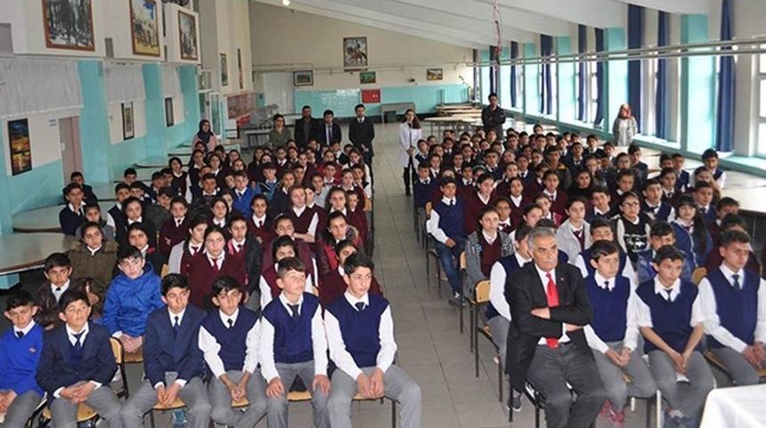 Arpa&ccedil;ay Kaymakamı Ko&ccedil;, &Ouml;ğrencilerle Buluştu