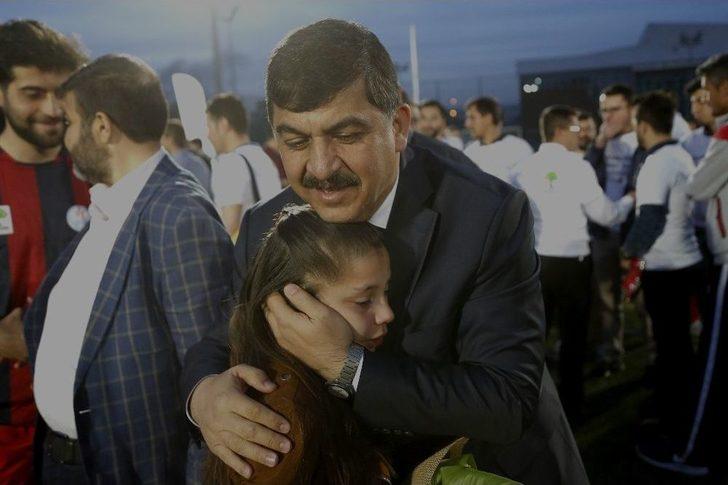 Halı Sahada Kalp Krizinden Ölen Öğretmen Futbol Turnuvası İle Anıldı G1