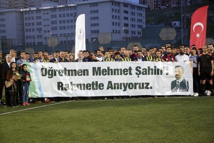 Halı Sahada Kalp Krizinden Ölen Öğretmen Futbol Turnuvası İle Anıldı G2