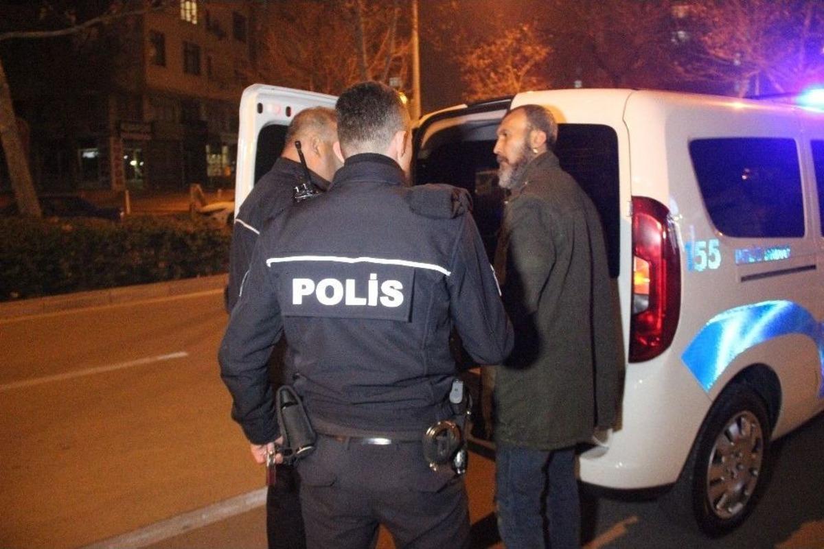 Havaya Ateş Eden Maganda Polise Yakalanınca &rsquo;silahı Denedim&rsquo; Dedi