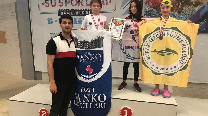 Sanko&rsquo;lu Y&uuml;z&uuml;c&uuml;lerden Rekor