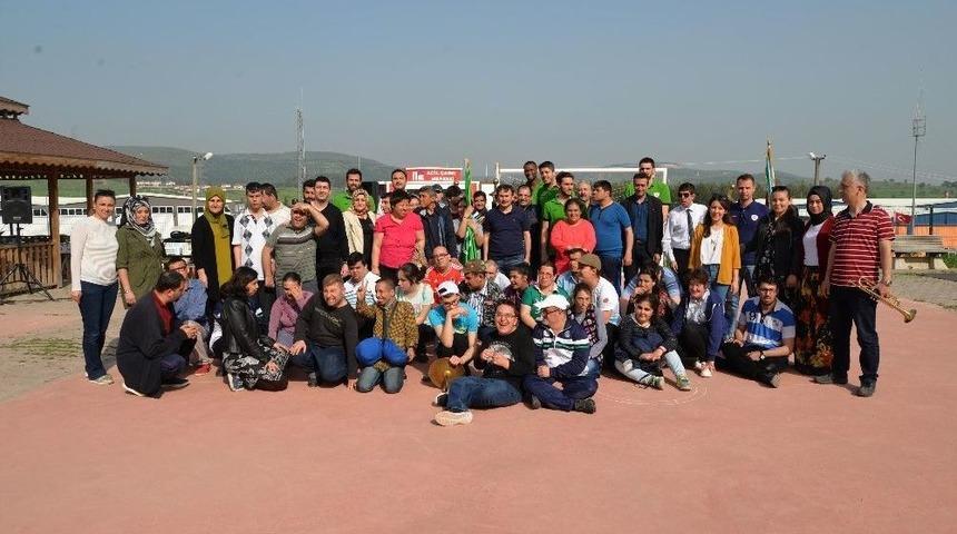 Karesispor, Down Sendromlu &Ouml;ğrencilerle Basketbol Oynadı