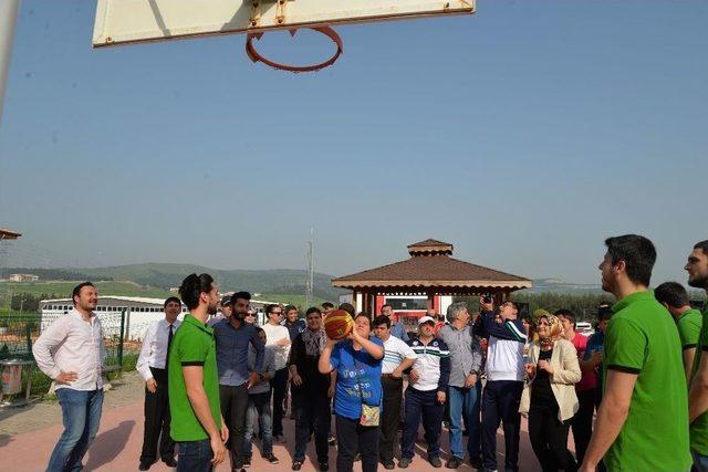 Karesispor, Down Sendromlu Öğrencilerle Basketbol Oynadı
