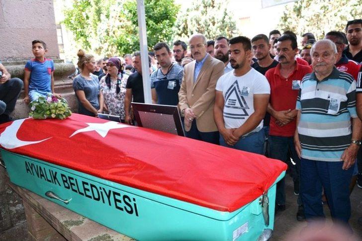 Cesedi 12 Gün Sonra Kayalıklara Vuran Balıkçı Toprağa Verildi G2