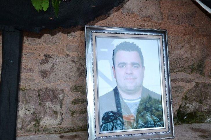 Cesedi 12 Gün Sonra Kayalıklara Vuran Balıkçı Toprağa Verildi G3