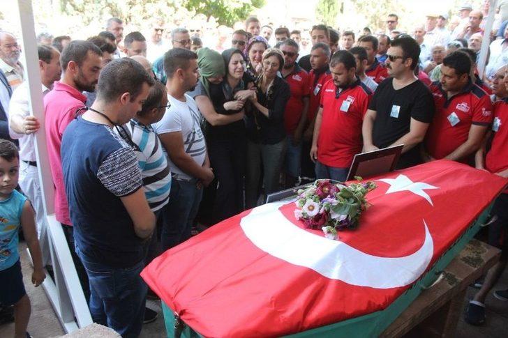 Cesedi 12 Gün Sonra Kayalıklara Vuran Balıkçı Toprağa Verildi G4