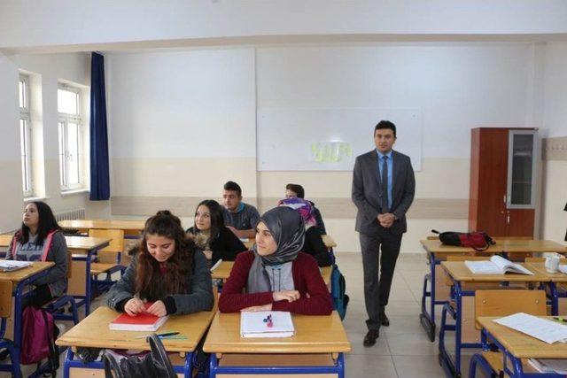 Anadolu Lisesi’nin Öğrencileriyle Buluştu