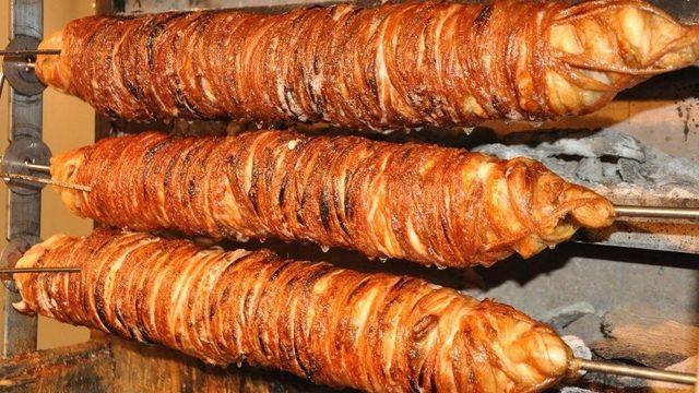 Kokoreç Yiyerek Mutluluklarına Mutluluk Kattılar