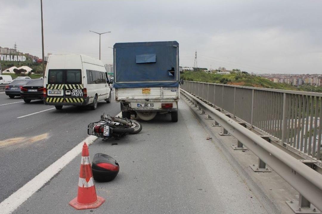 Tem&rsquo;de Motosikletli Kamyonete &Ccedil;arptı : 1 &Ouml;l&uuml;