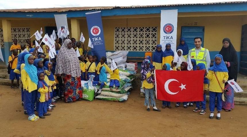 Sierra Leone&rsquo;de Yetimhanelere Gıda Yardımı