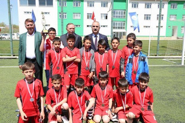 İlkokullararası Futbol Turnuvası Sona Erdi