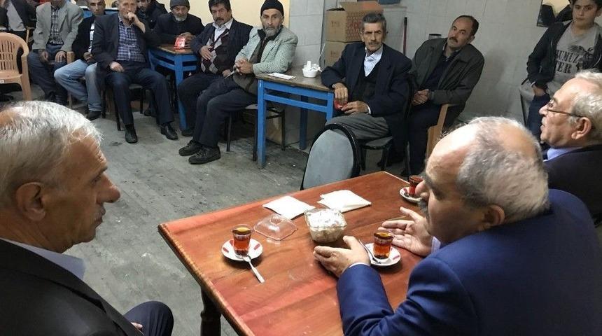 &Uuml;&ccedil; Hilalin Altında Toplanmalıyız