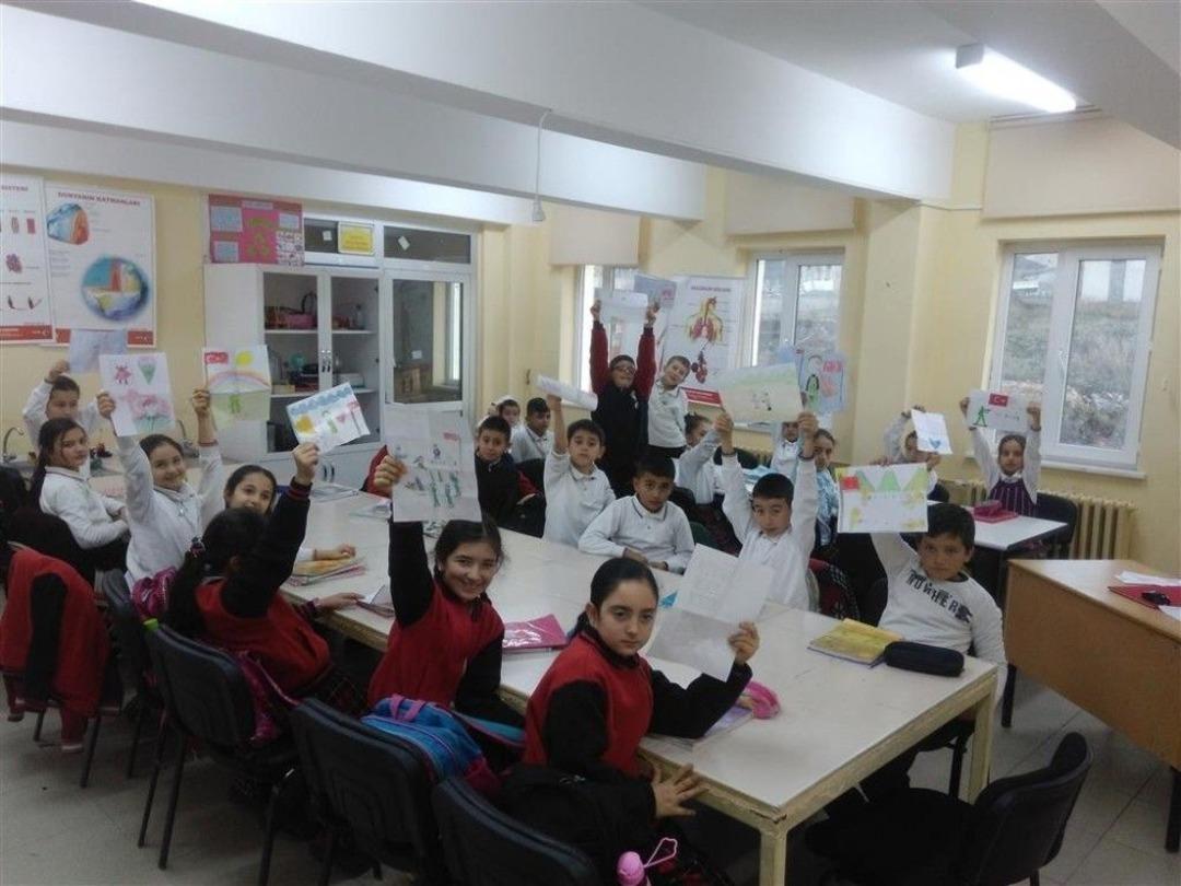 &Ouml;ğrenciler, Mektup Ve &rsquo;alay Marşı&rsquo; İle Askerlere Moral Verdi