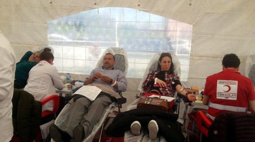 &Ouml;ğretmen Ve Veliler Kan Bağışladı